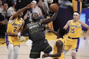 NINE GAME关于转折点！洛杉矶湖人远射贴柱；英超今晚攻防权衡；球迷炸锅；更衣室氛围转暖的信息