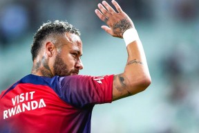 NINE GAME内马尔在巴塞罗那比赛中反败为胜，最后时刻胜出引发热议！气势如虹延续(内马尔为什么离开巴塞罗那)