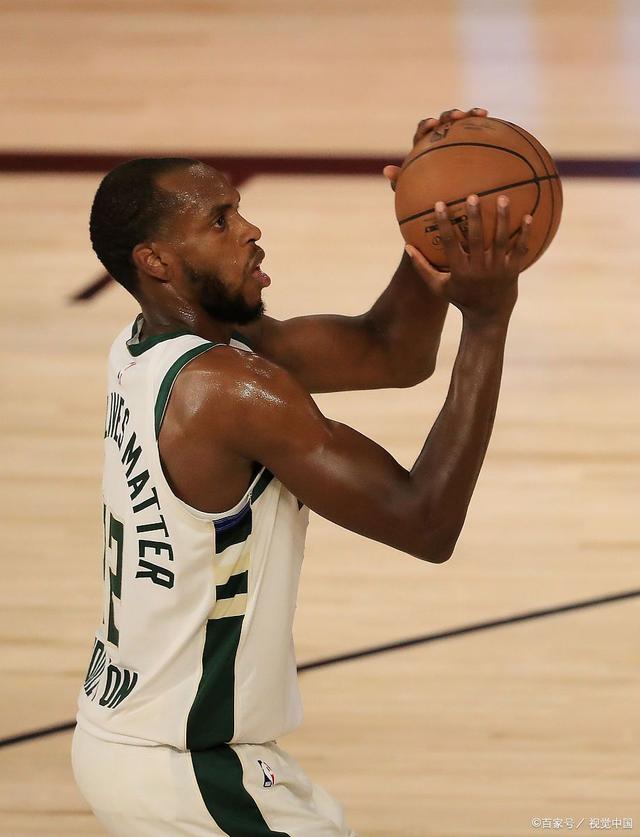 莱万多夫斯基连续三场比赛得分超过回归赛场，雄鹿挑战极限！的简单介绍