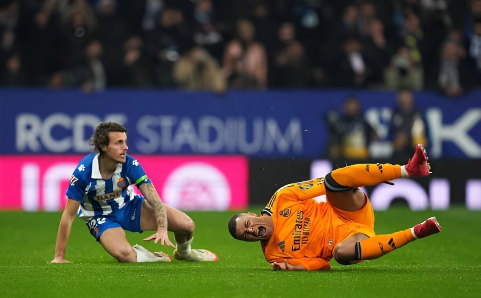  詹姆斯爆冷击败皇家马德里，出色防守引爆全场！